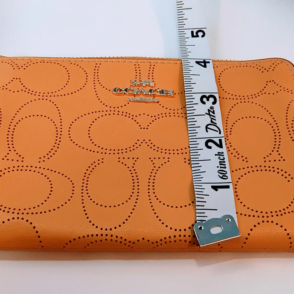 NWOT COACH Perforated Leather Corner‎ Zip Wristlet in  Honey/Tan Color